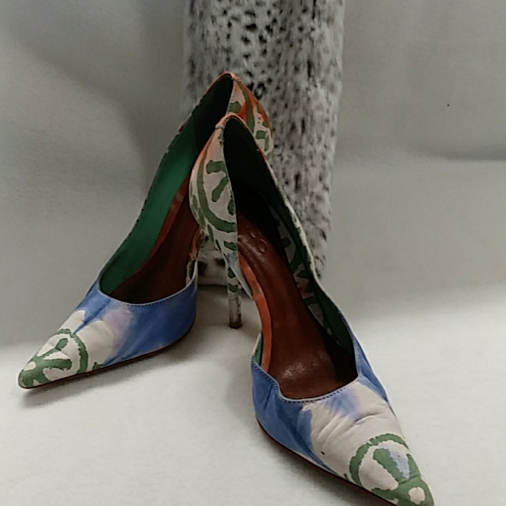 Leather pump
